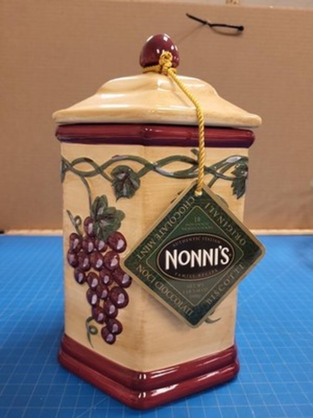 Nonnis Biscotti Cookie Jar Ceramic Grape Vine Design Kitchen Storage Container